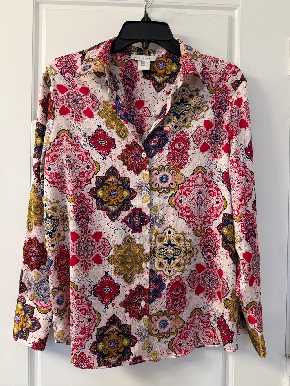 Cupcakes & Cashmere|Retro 70s Inspired Paisley Tile Print Button-Up Blouse|Sz XS